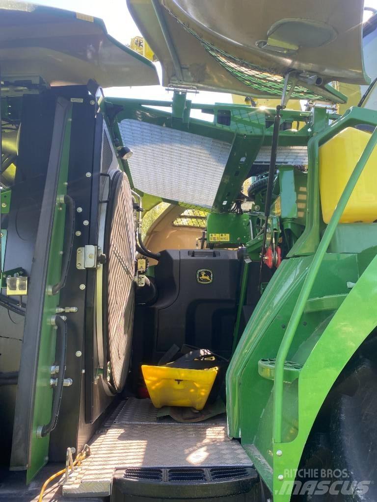 John Deere 8400 i علافات ذاتية الدفع