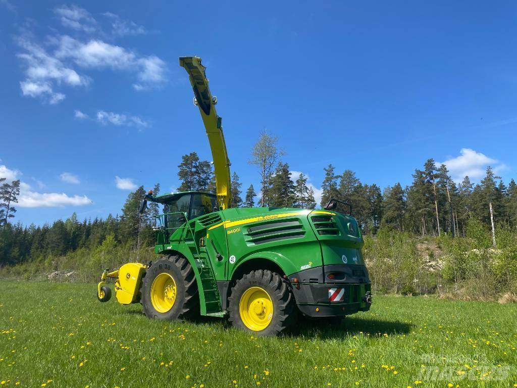 John Deere 8400 i علافات ذاتية الدفع