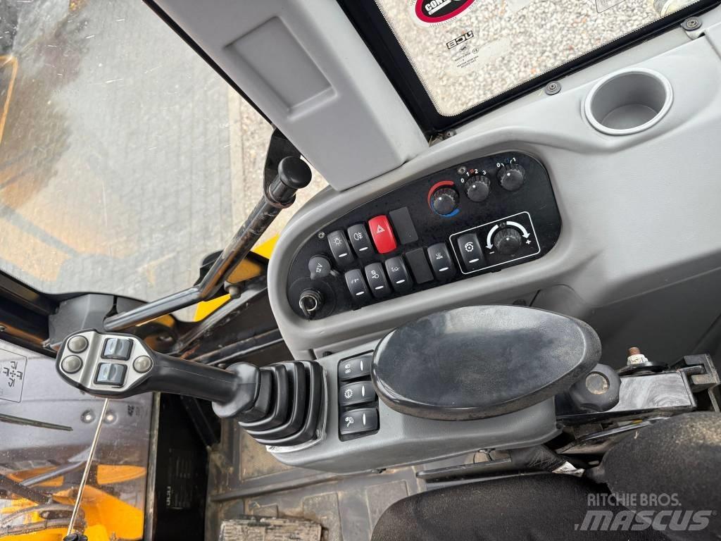 JCB TM 320 معدات مناولة لأغراض الزراعة