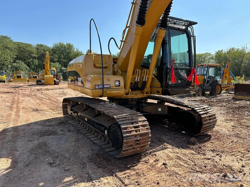 CAT 320 C حفارات زحافة