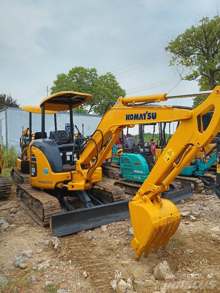 Komatsu PC 35 MR حفارات زحافة