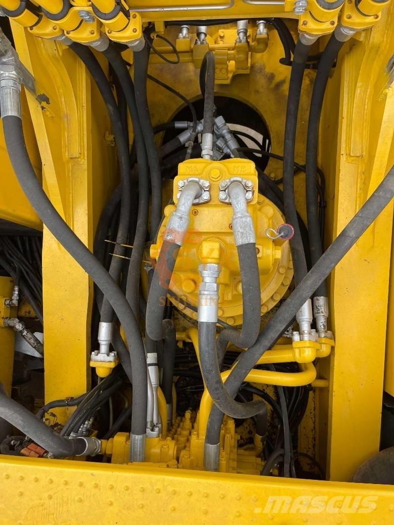 Komatsu PC 450 LC-8 حفارات زحافة