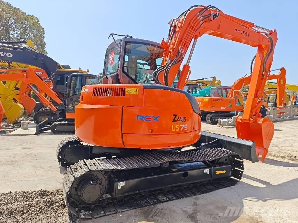 Hitachi ZX 75 US حفارات وسط 7 طن - 12 طن