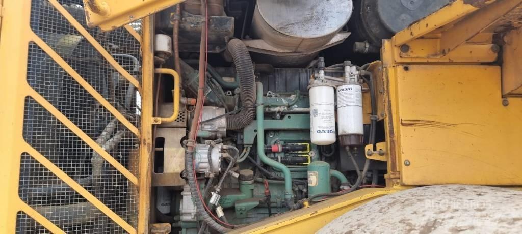 Volvo L 220 E لوادر بعجل