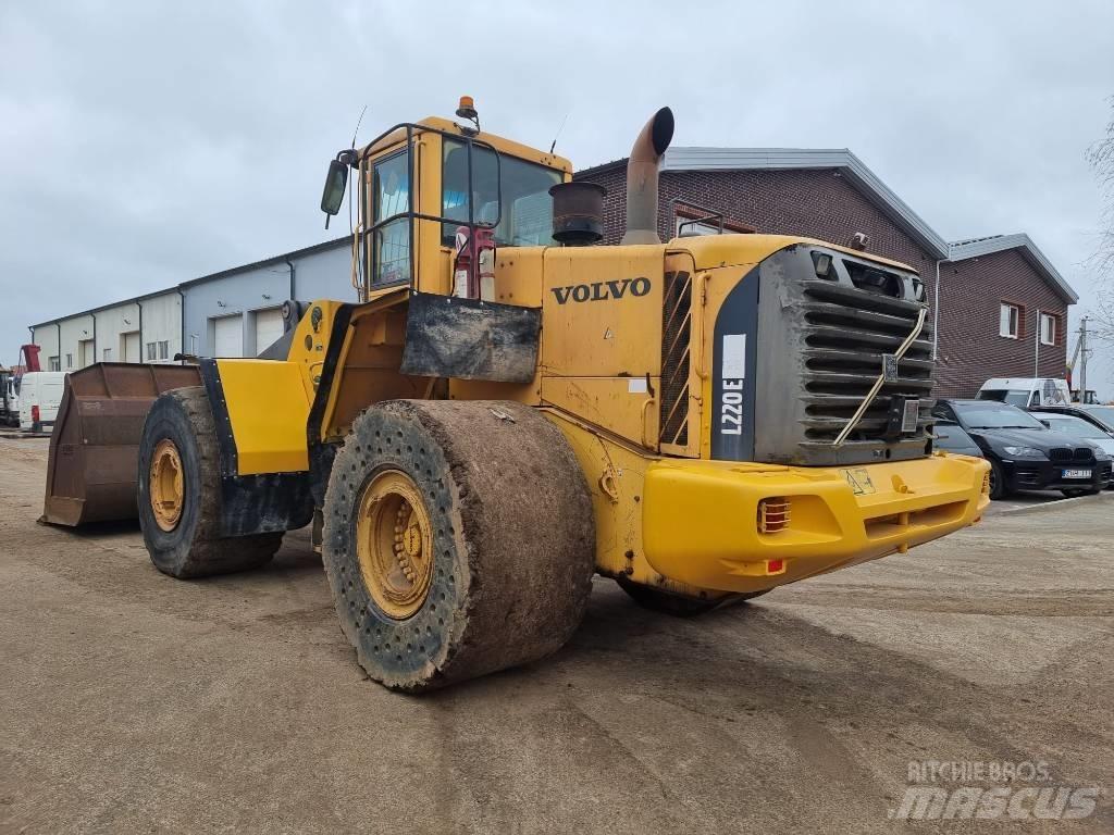 Volvo L 220 E لوادر بعجل