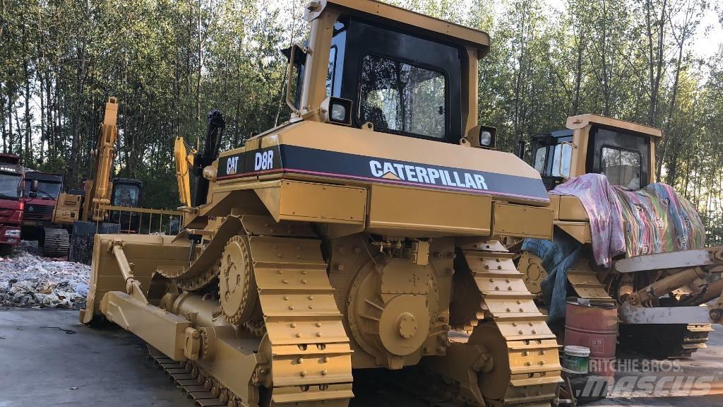 CAT D8R بلدوزرات مجنزرة