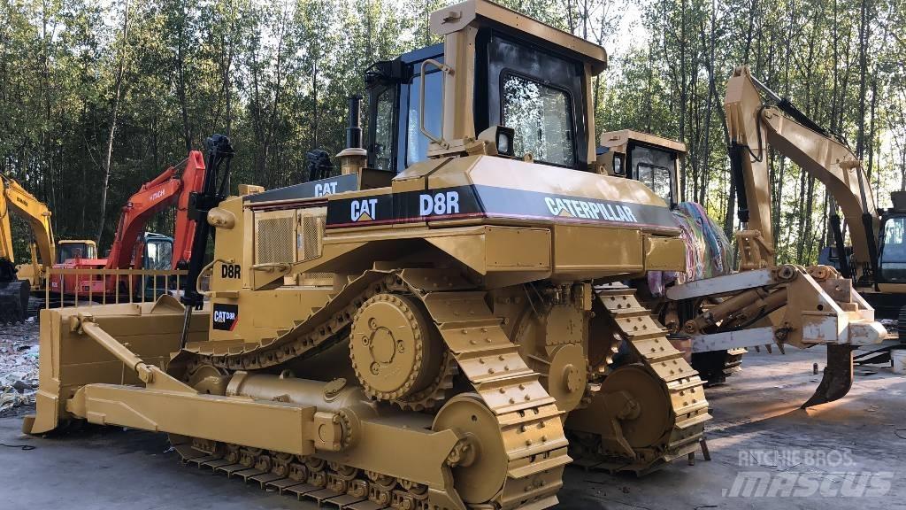 CAT D8R بلدوزرات مجنزرة