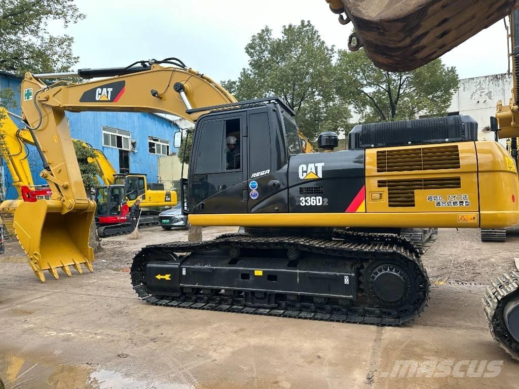 CAT 336 D2 حفارات زحافة