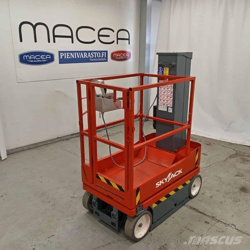 SkyJack SJ 16 رافعات السارية الرأسية