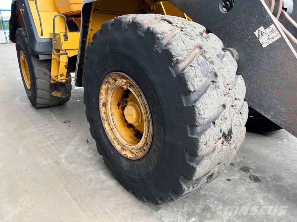 Volvo L180G لوادر بعجل