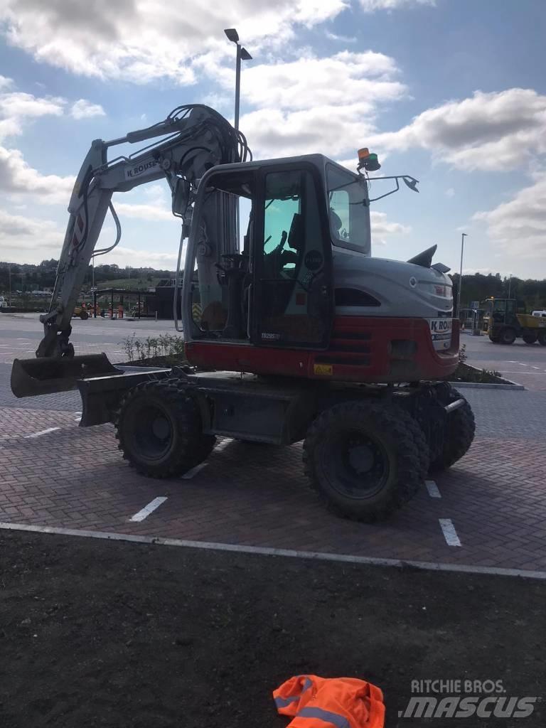 Takeuchi TB295W حفارات بعجل