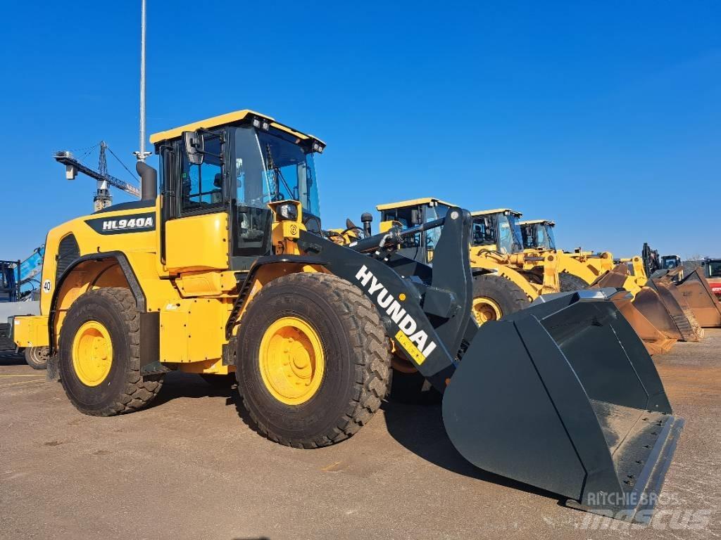 Hyundai HL940A لوادر بعجل