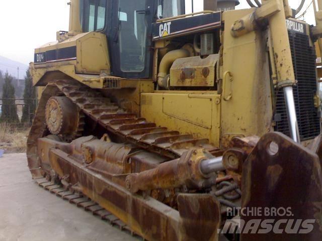 CAT D 8  R بلدوزرات مجنزرة