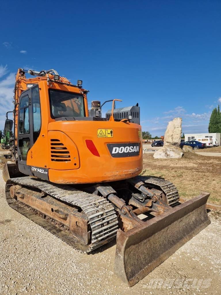 Doosan DX 140 LCR حفارات زحافة