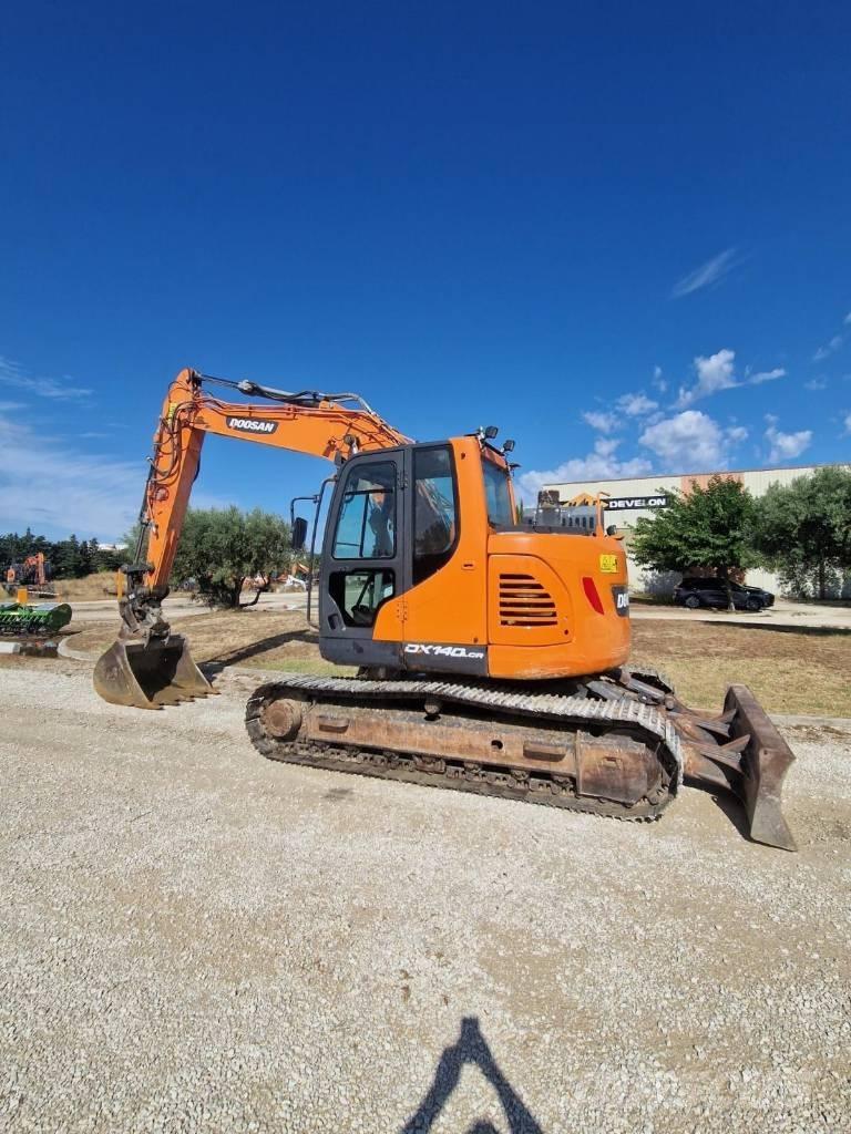 Doosan DX 140 LCR حفارات زحافة
