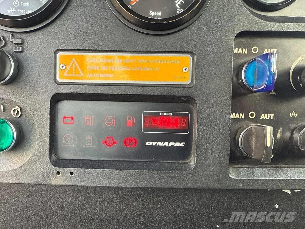 Dynapac CG 233 HF مداحل ثنائية الاسطوانة