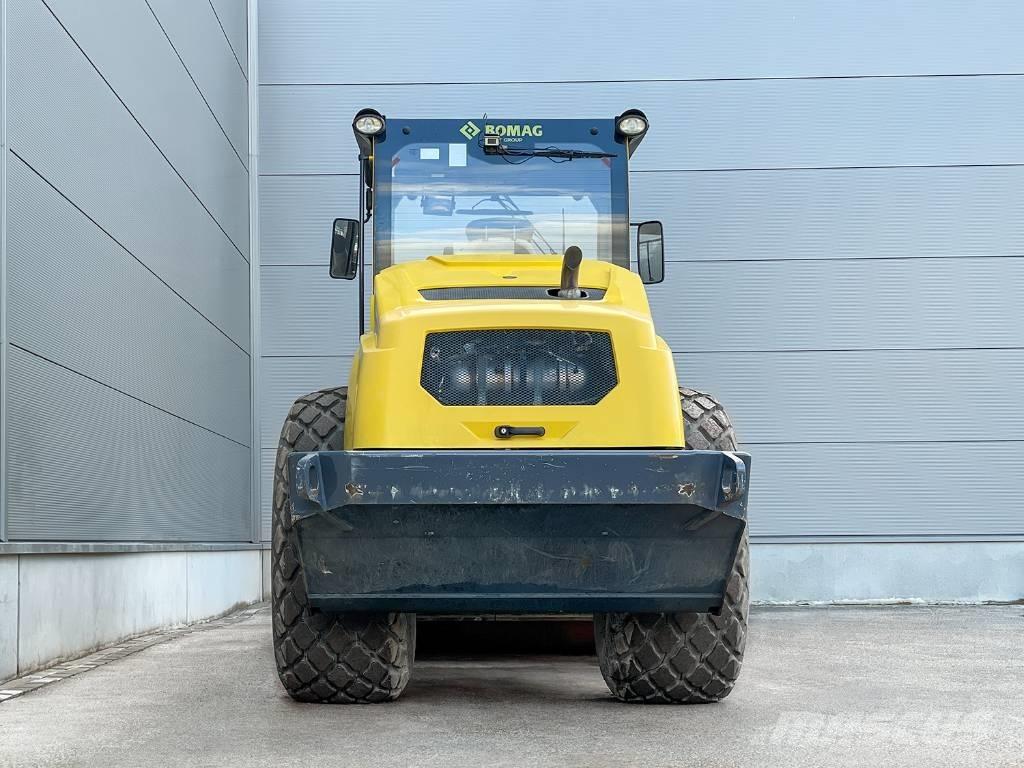 Bomag BW 216 D-5 مداحل أحادية الأسطوانة