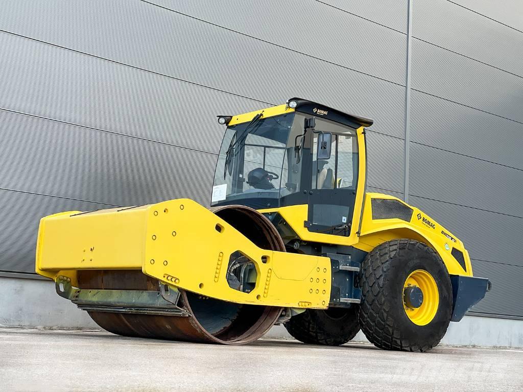 Bomag BW 216 D-5 مداحل أحادية الأسطوانة
