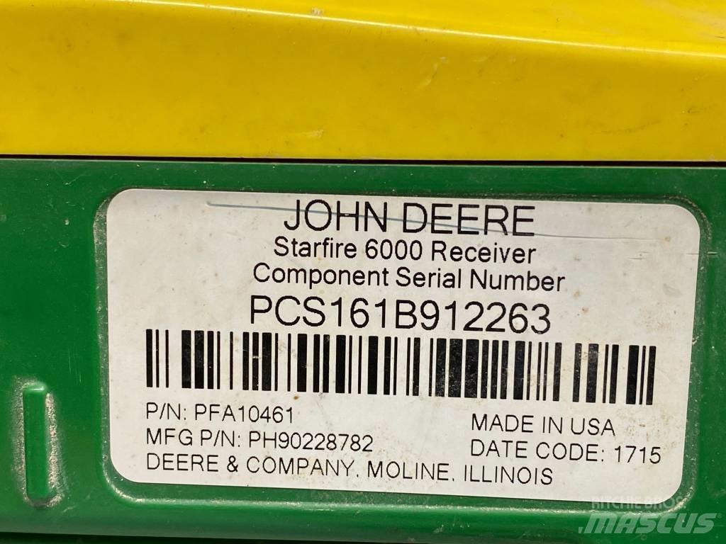 John Deere 6215 R الجرارات