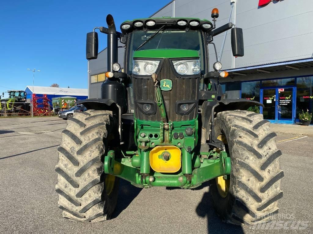 John Deere 6215 R الجرارات
