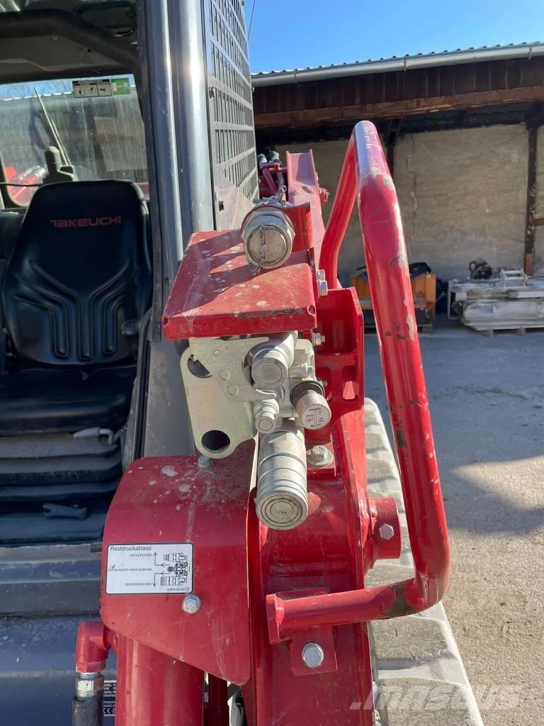 Takeuchi TL12 V2 لوادر انزلاقية التوجيه