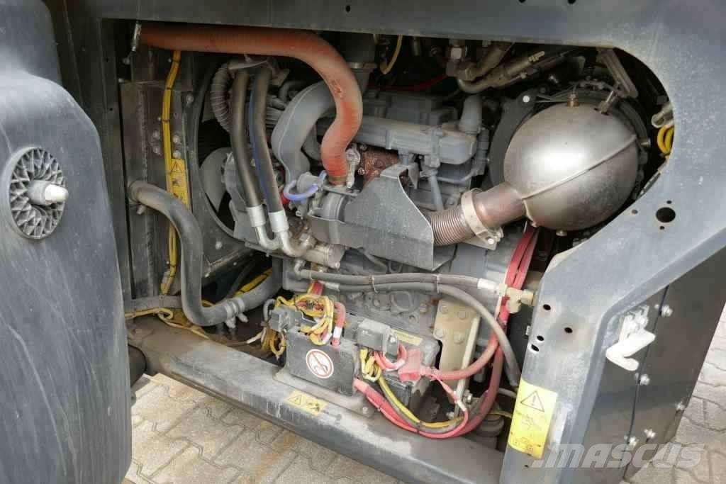 Bomag BW 174 AP-4v مداحل ثنائية الاسطوانة