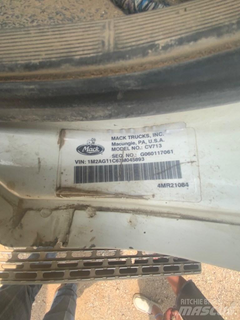 Mack Granite CV 713 شاحنات قلابة