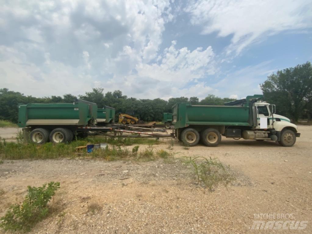 Mack Granite CV 713 شاحنات قلابة