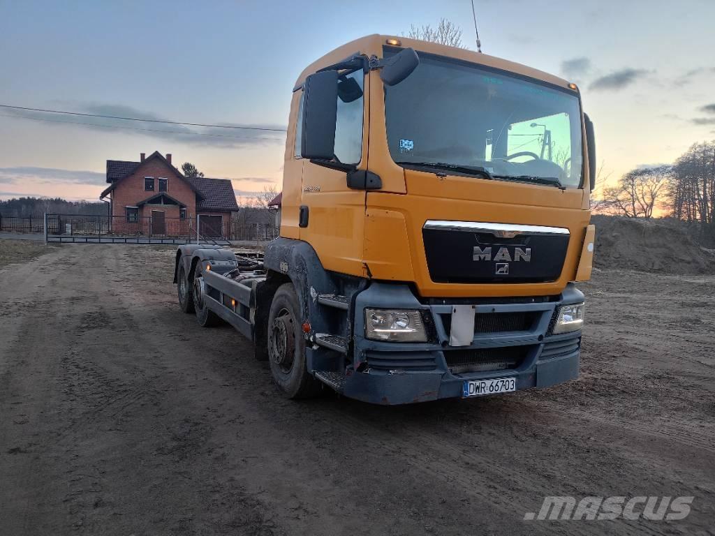 MAN TGS 26.320 شاحنات بمقصورة وهيكل
