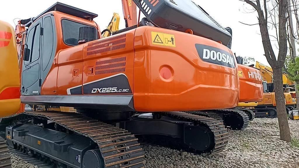 Doosan 225 LC-9 حفارات زحافة