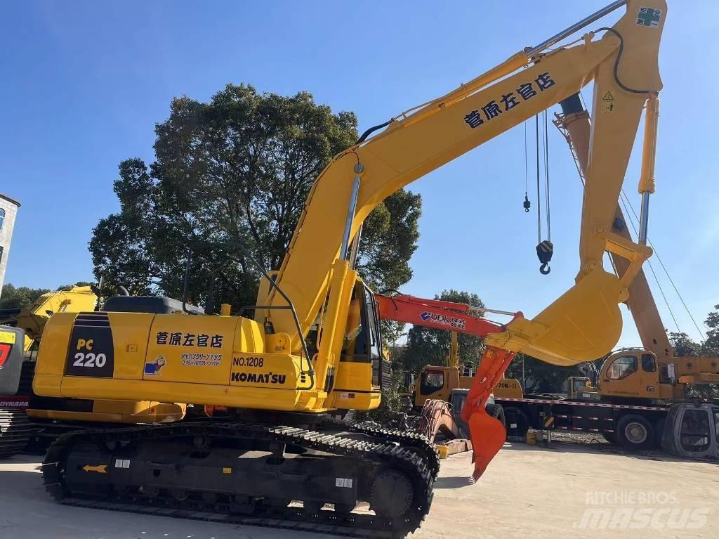 Komatsu PC 220-8 MO حفارات زحافة