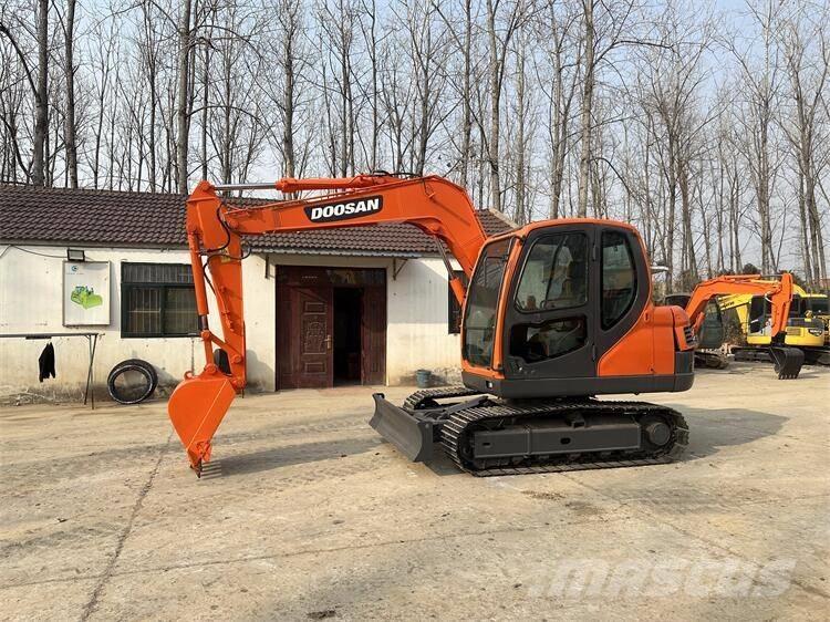 Doosan DX75 حفارات زحافة