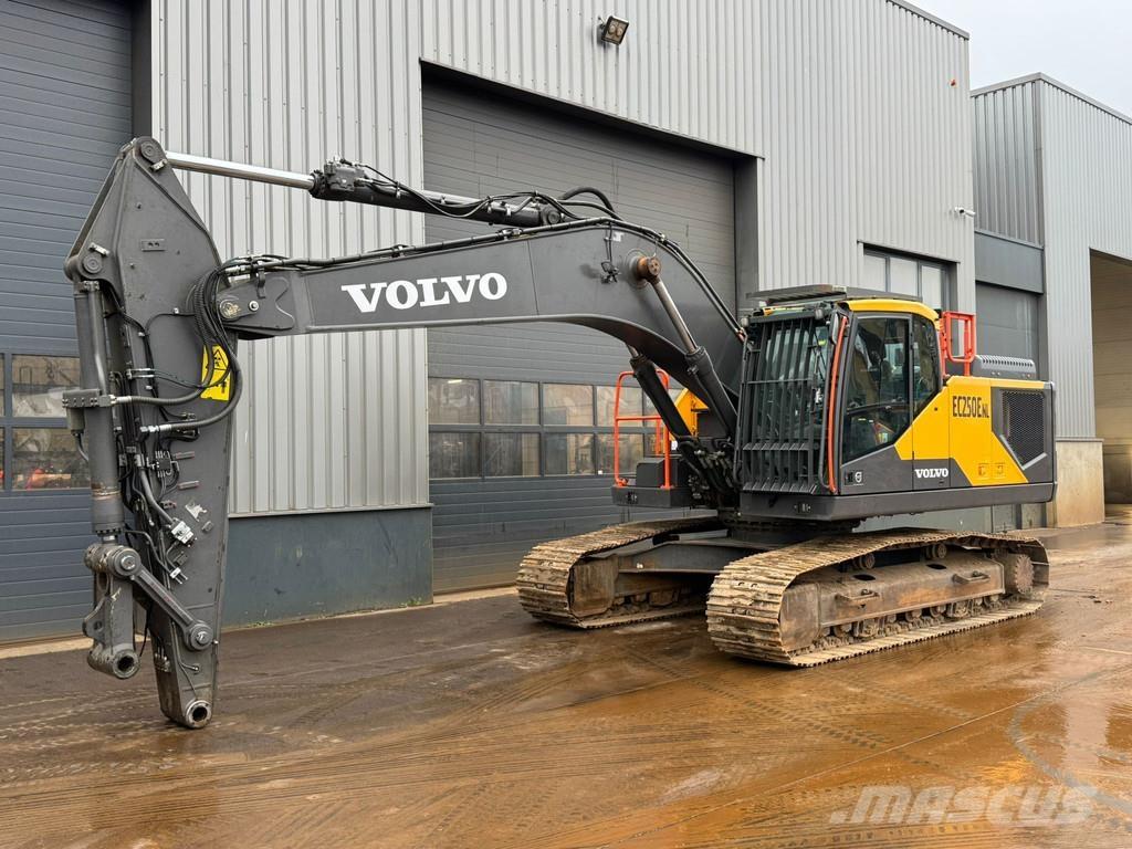Volvo EC250ENL حفارات زحافة