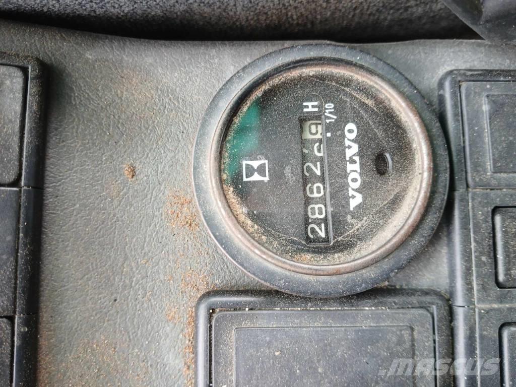 Volvo EC 360 B LC حفارات زحافة