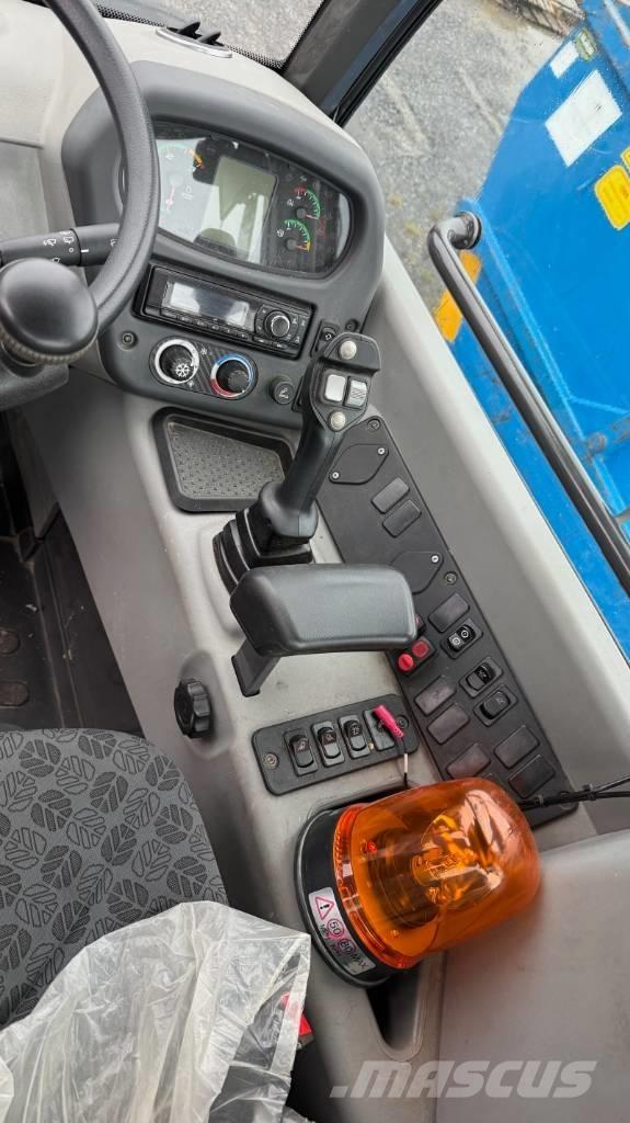 New Holland W70C لوادر بعجل