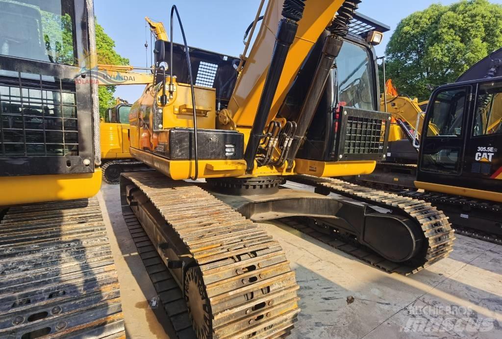CAT 320 D L حفارات زحافة