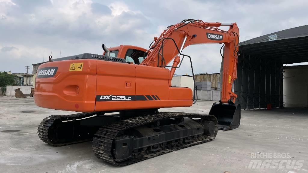 Doosan DX 225 حفارات زحافة