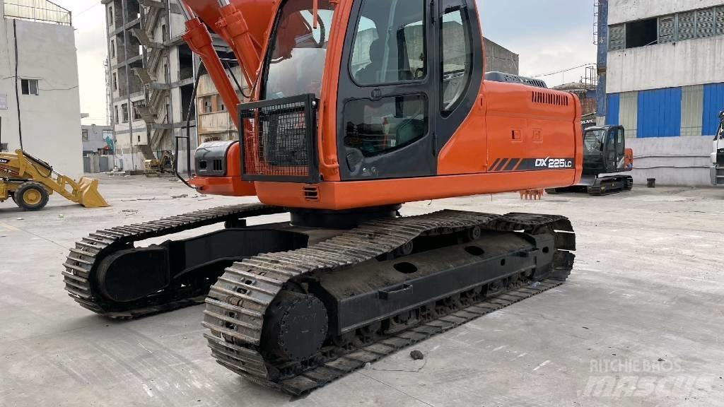 Doosan DX 225 حفارات زحافة