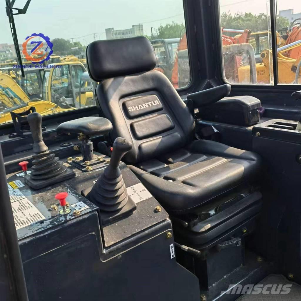 Shantui SD 22 بلدوزرات مجنزرة