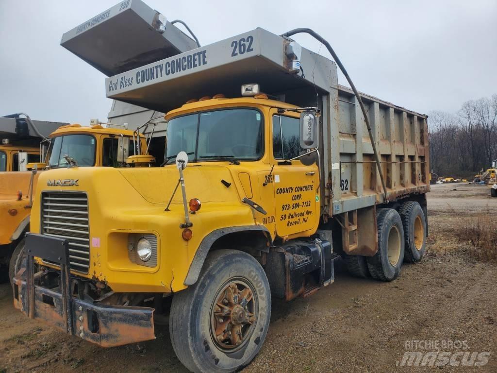 Mack DM690SX شاحنات قلابة