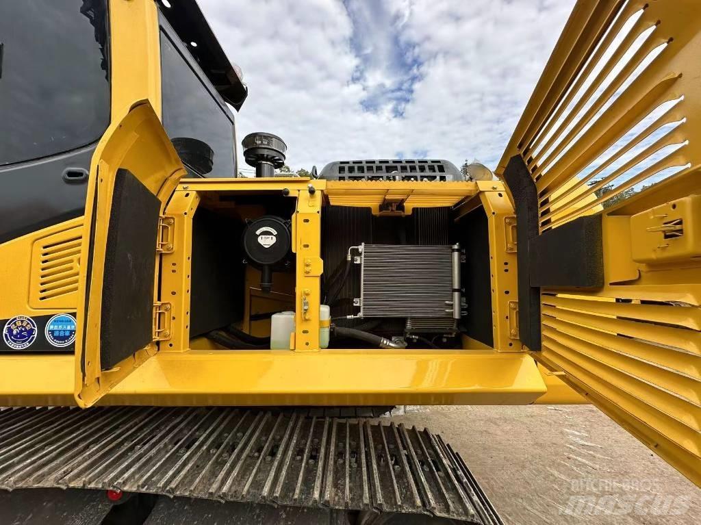Komatsu PC 220 حفارات زحافة