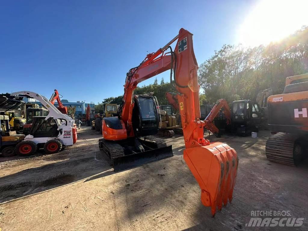 Hitachi ZX 75 حفارات وسط 7 طن - 12 طن