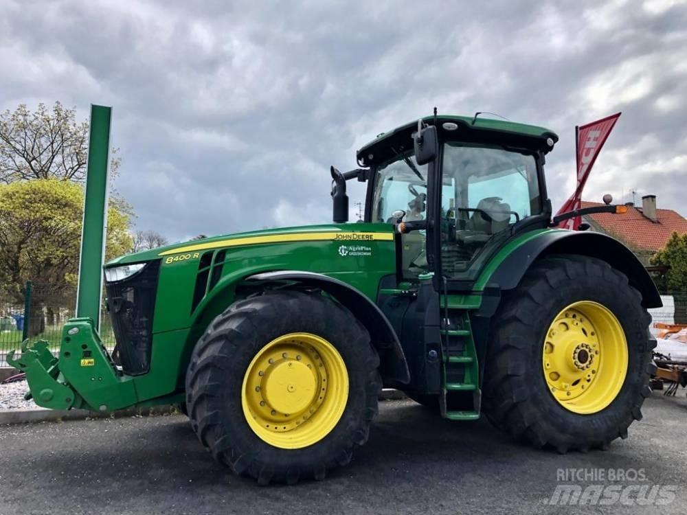 John Deere 8400 R الجرارات