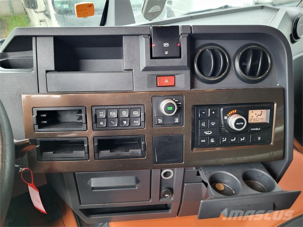 Renault T 430 شاحنات بمقصورة وهيكل