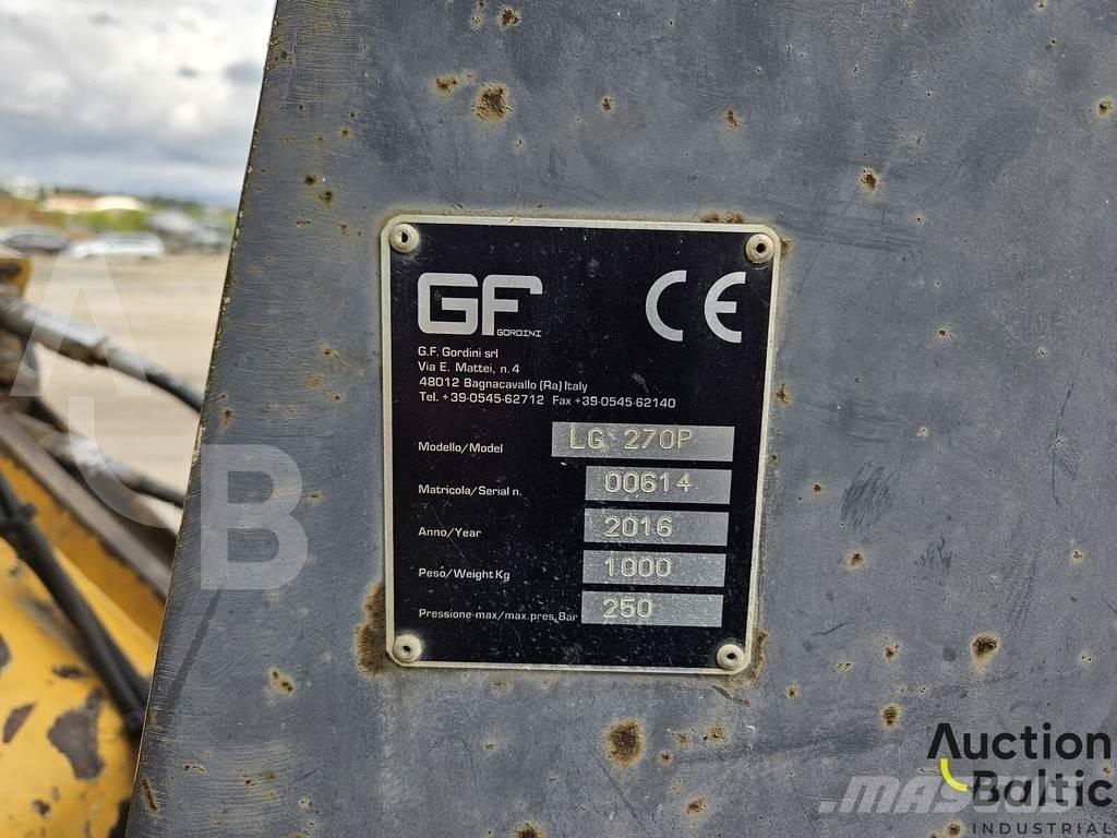 CAT 299 D 2 لوادر زحافة