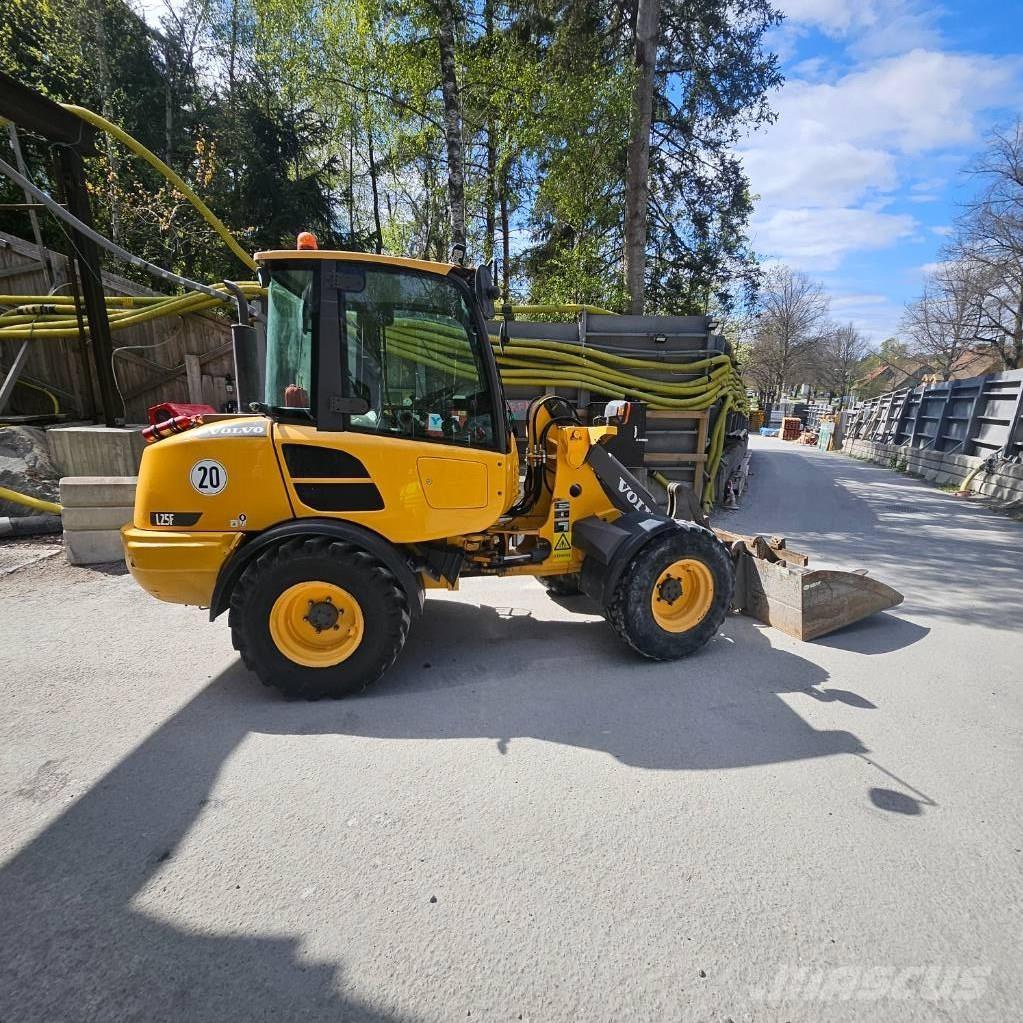 Volvo L25f لوادر بعجل