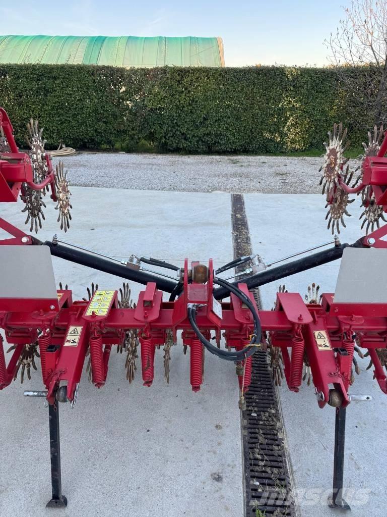 ceccato Olindo - حراثات صفوف المحاصيل