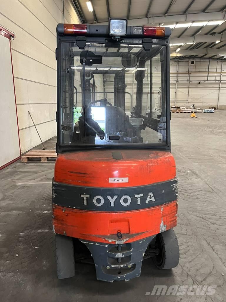 Toyota 7 FBMF 25 شاحنات ذات رافعات شوكية تعمل بالكهرباء