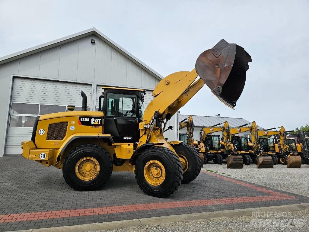 CAT 938 M لوادر بعجل