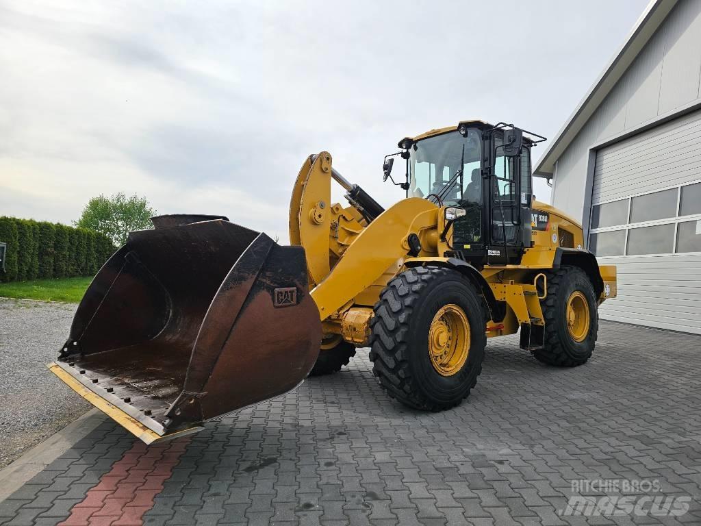 CAT 938 M لوادر بعجل